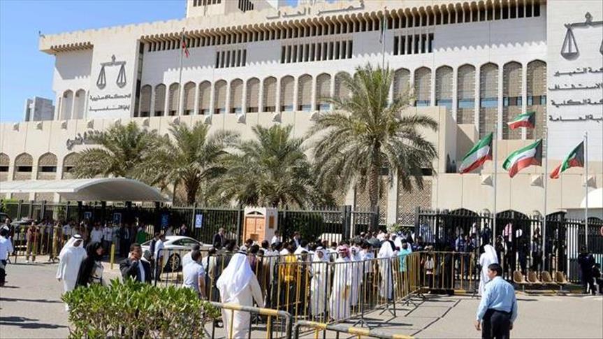 حقوقيون: قانون التجنيس الجديد في الكويت "لعبة انتخابية" ولا يحل قضية "البدون"