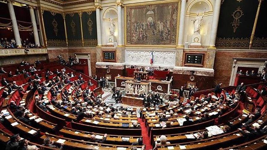 Во Франции не утихает скандал вокруг вице-спикера парламента