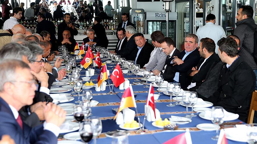 UEFA Kupası zaferinin 16. yılında bir araya geldiler