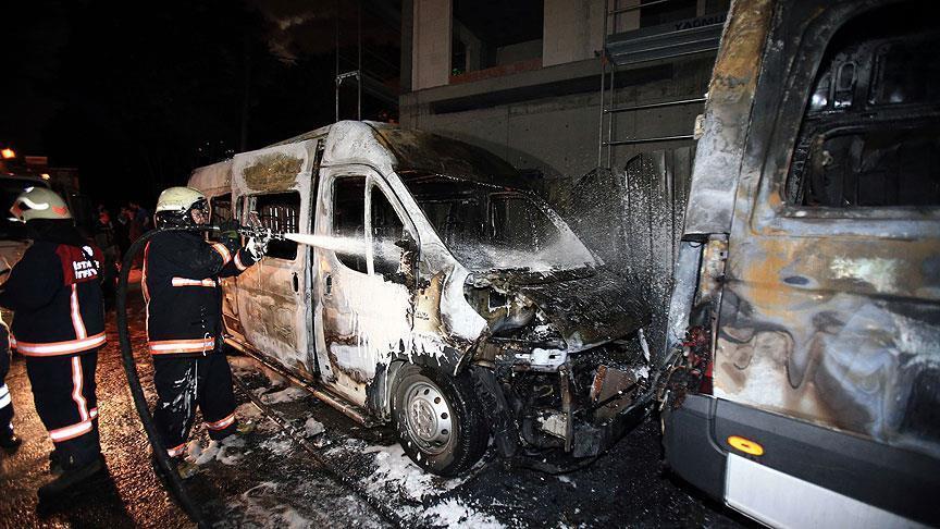 5 vehicles set ablaze in Istanbul, building damaged 