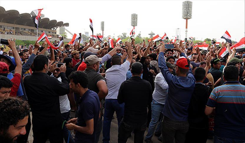 معترضین طرفدار مقتدی صدر  پارلمان عراق  را به تسخیر خود درآوردند