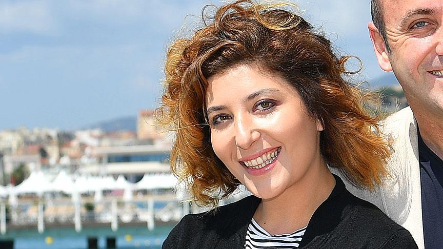 Oyuncu Şebnem Bozoklu Cannes'da çantasını çaldırdı