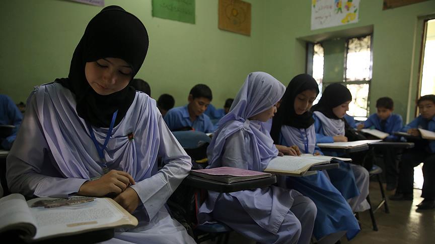Pakistan'daki küçük Afgan mültecilere Türkiye'den dost eli