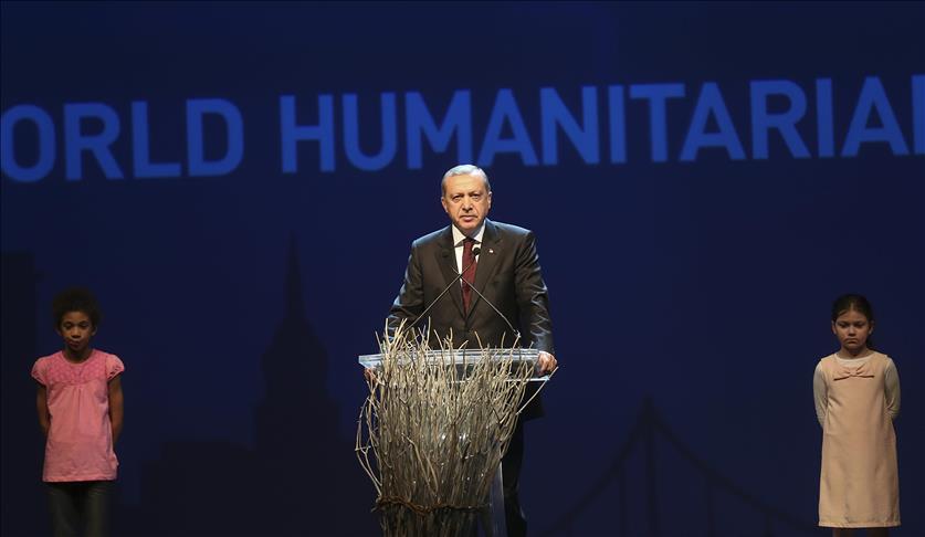 Erdogan: «Nos portes sont ouvertes à tous ceux qui fuient les barils explosifs et les bombardements» 
