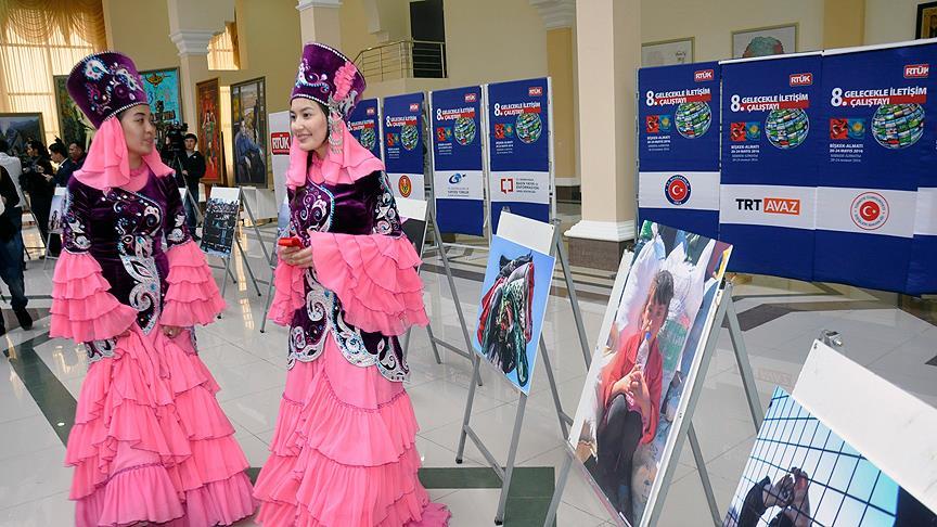 AA'nın fotoğraflarından oluşan 'Sığınmacılar' sergisi Almatı'da