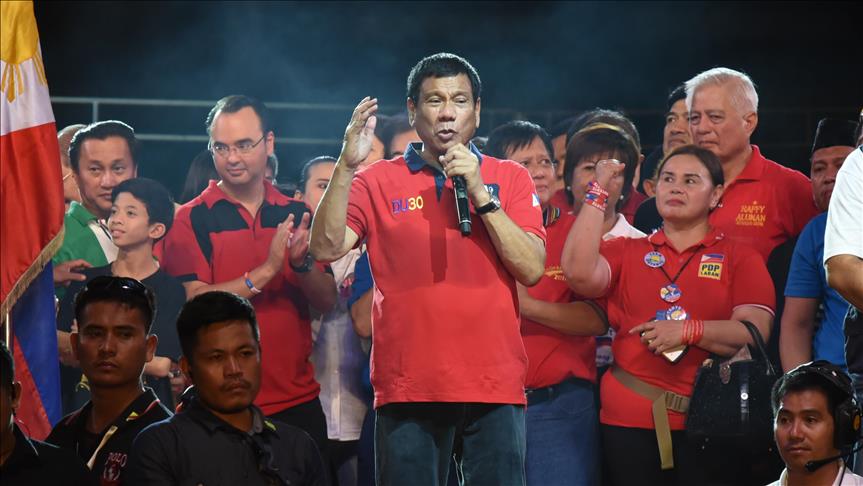 Philippines: Duterte makes more overtures to communists 