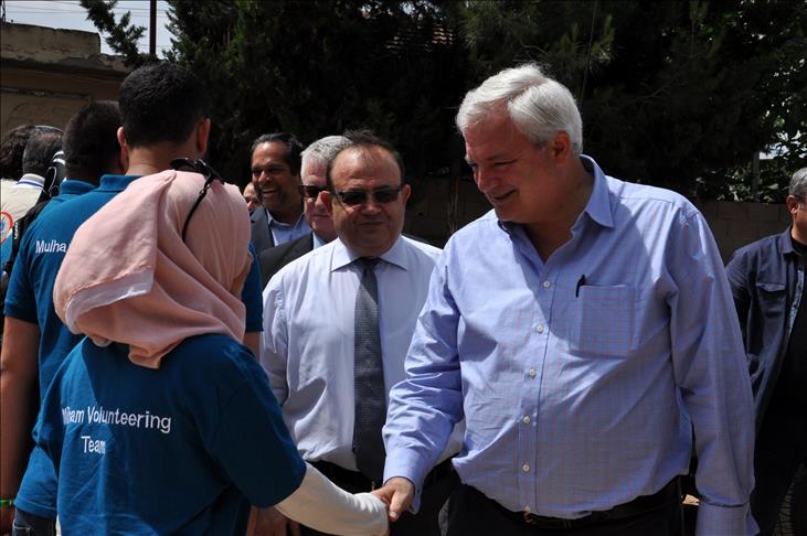 Turquie: Stephen O’Brien visite un orphelinat et un centre médical dédiés aux Syriens    