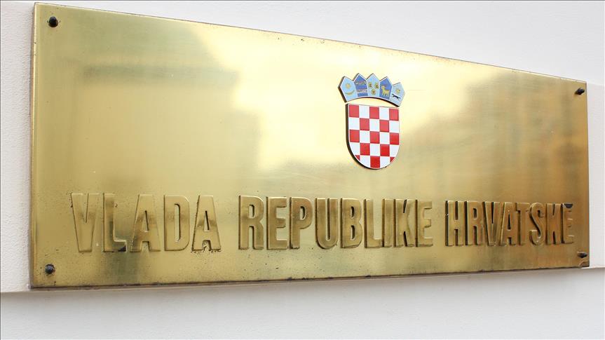 Hrvatska: Kriza vlasti kulminirala, Vlada o povjerenju Karamarku