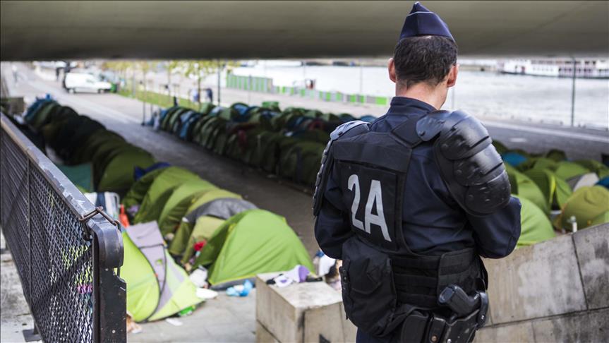 Paris to build its first official refugee camp