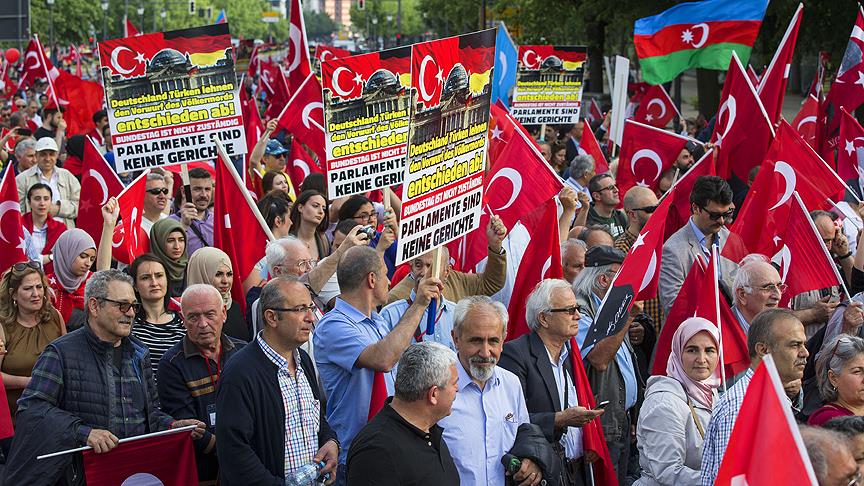 Almanya'daki Türklerden Ermeni tasarısına tepki