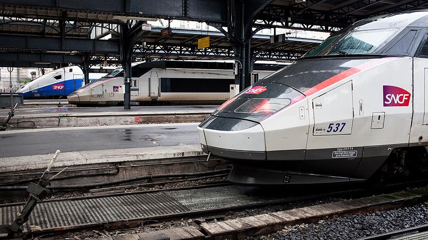 Fransa Ulusal Demiryolları süresiz greve gitti