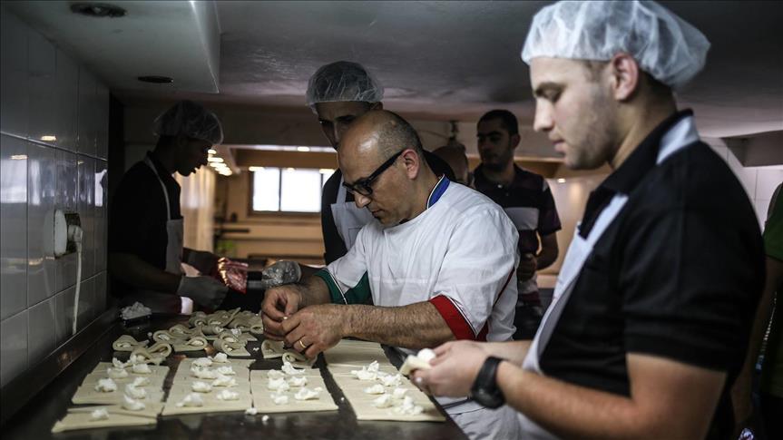 طُهاة إيطاليون يعلّمون نظرائهم في غزة سرّ "البيتزا" و"الباستا"