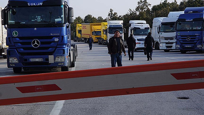Rus tır sürücülerine vize zorunluluğu başladı