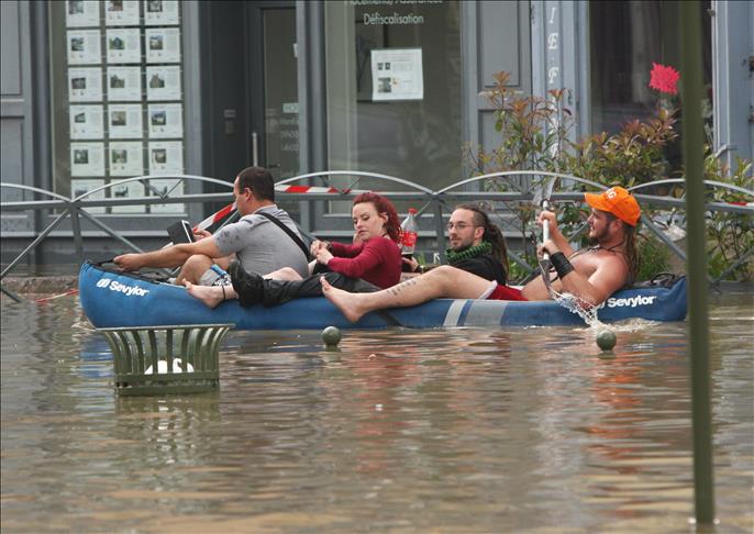 Intempéries: La Seine déborde à Paris