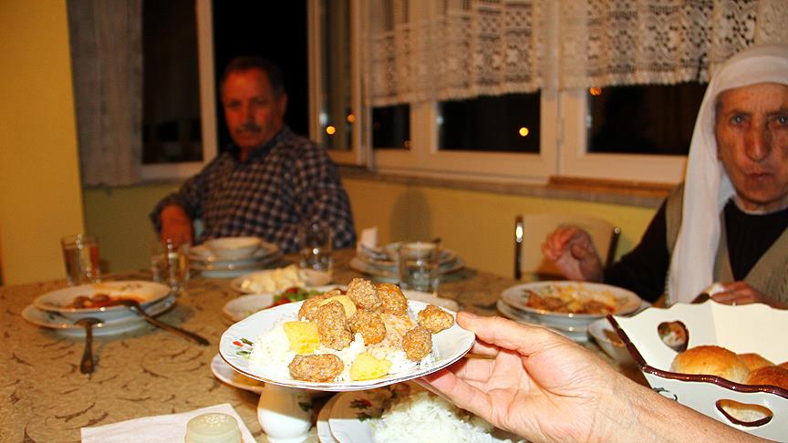 İlk sahur Ardahan'da ilk iftar Hakkari'de