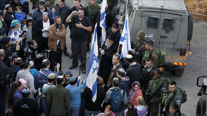 Thousands of Jewish settlers overrun West Bank shrine