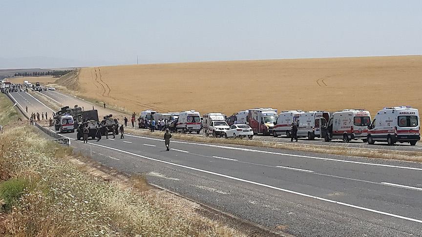 Roadside PKK bomb attack wounds 8 soldiers in SE Turkey