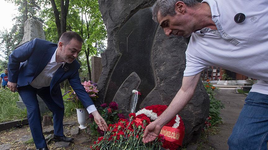 Nazım Hikmet ölümünün 53'üncü yılında anıldı
