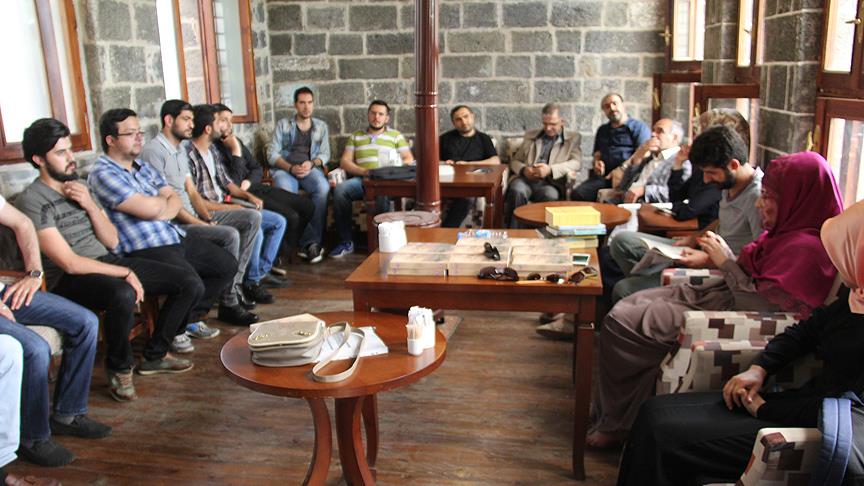 Sur'un tarihi mekanlarında 'şiir' zamanı