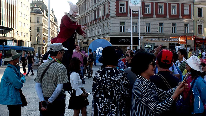Hırvatistan'da renkli sokak festivali