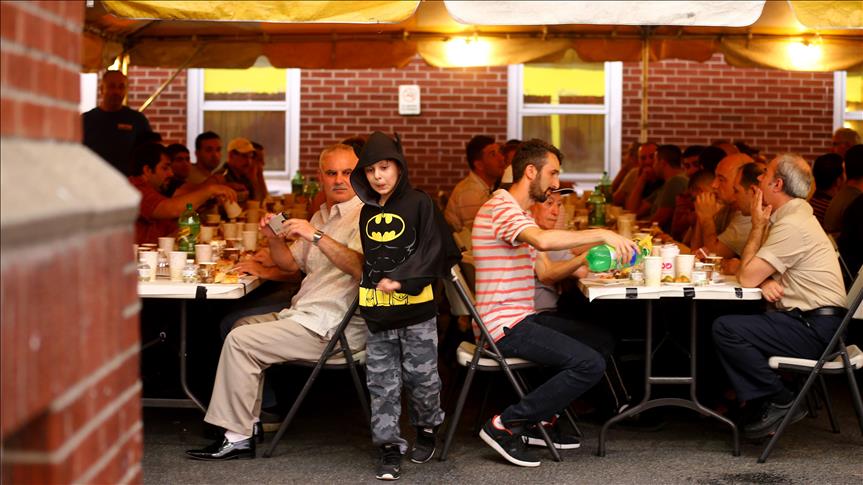 US Muslims savor first iftar of Ramadan