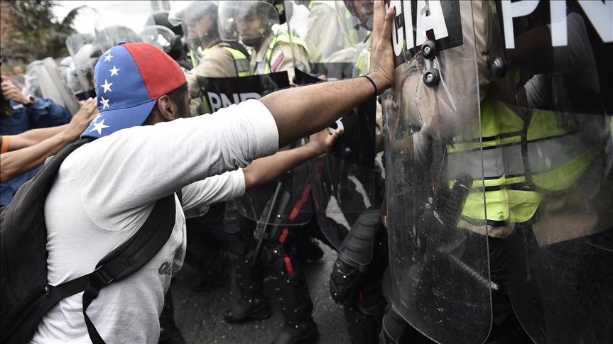 Venezuelans protests to demand Maduro recall