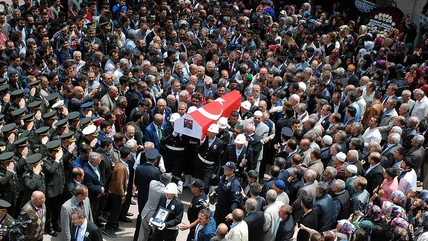 İstanbul'da şehit düşen polis memurları son yolculuklarına uğurlandı