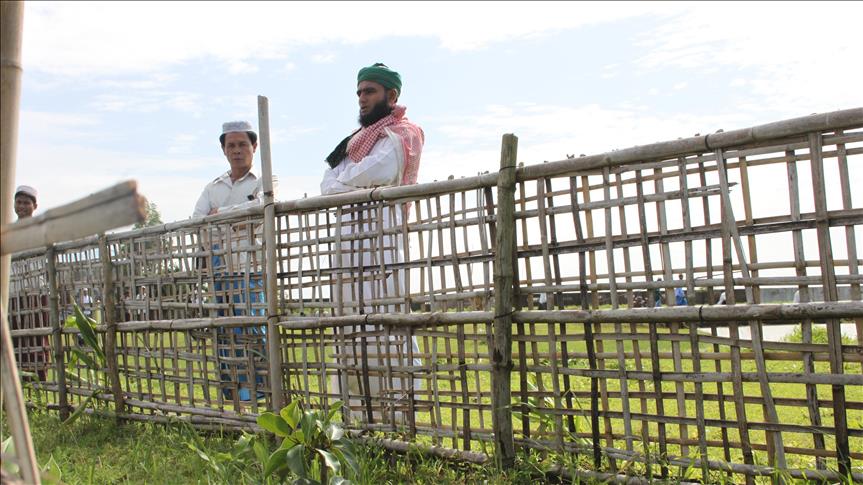 Myanmar resumes building fence along Bangladesh border