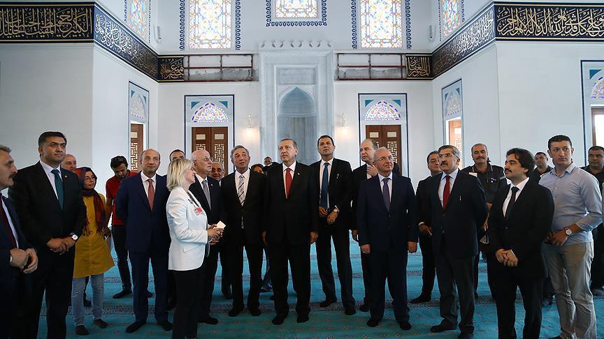 Cumhurbaşkanı Erdoğan Esenboğa'da yapılan camiyi inceledi