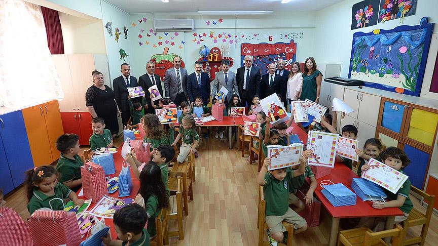 Bu devlet okulunda 12 ülkeden öğrenciler de karne aldı
