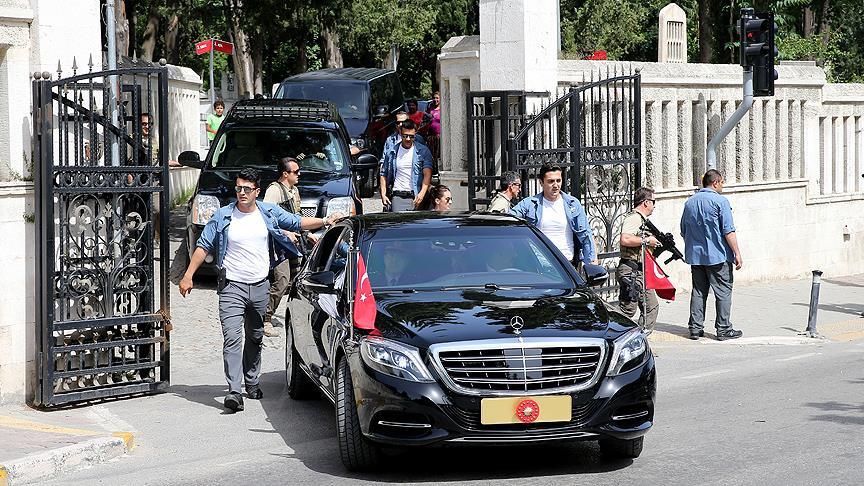 Erdoğan anne ve babasının mezarlarını ziyaret etti
