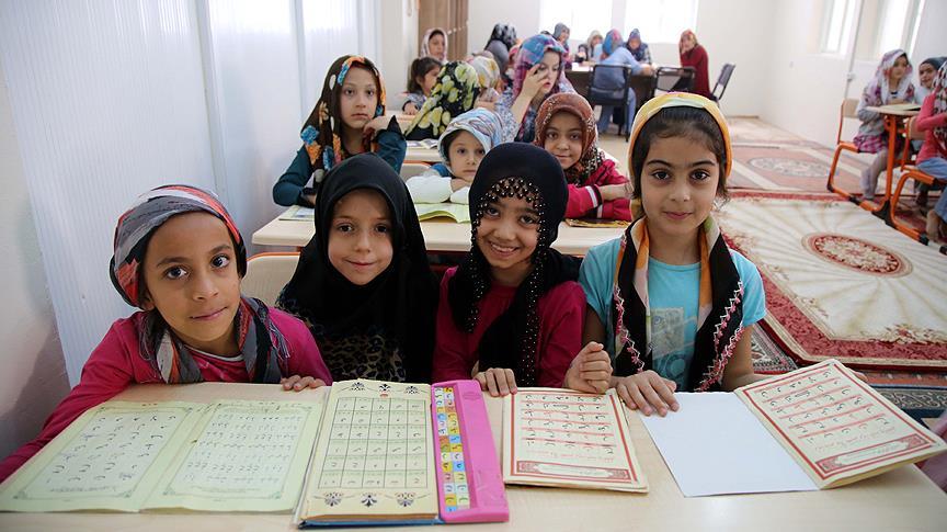 Çocukların gönüllerine Kur'an nakşediliyor