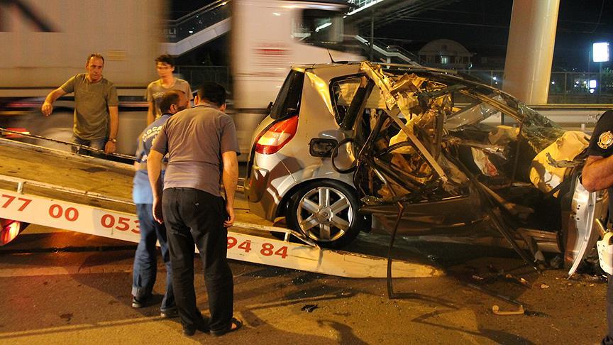 İzmit'teki trafik kazasında 1 futbolcu öldü, 2 kişi yaralandı