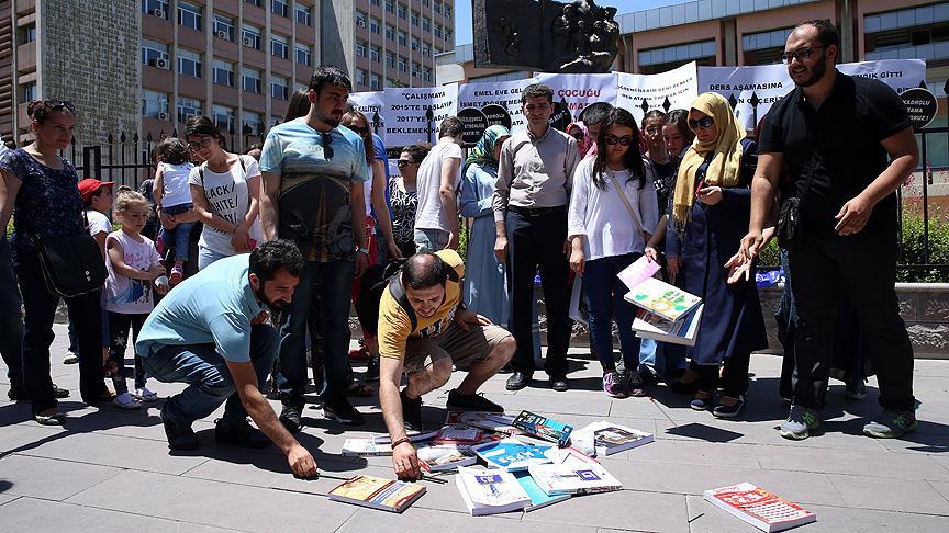 Atanamayan öğretmen adaylarından MEB önünde eylem