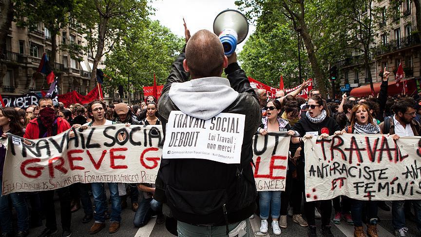 France: De nombreux manifestants et journalistes interpellés à Paris