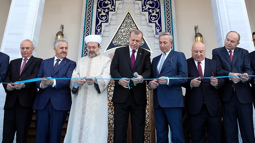 Esenboğa Havalimanı'nda yapılan cami ibadete açıldı