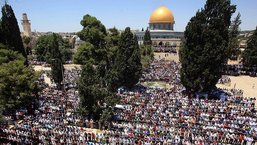 250,000 Muslims visit Al-Aqsa for 3rd Friday of Ramadan