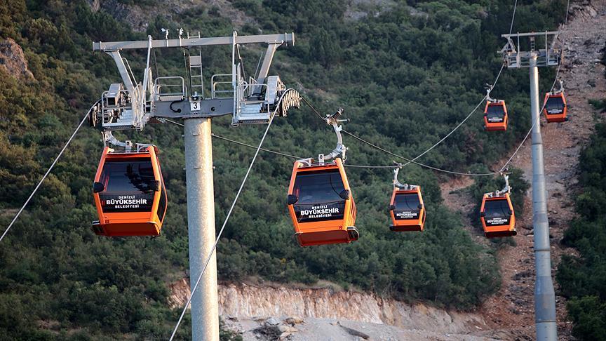 İftar yapmaya 'teleferikle' gidiyorlar