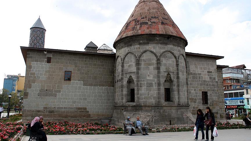 'Medreseler aynı zamanda arif insan da yetiştiriyordu'