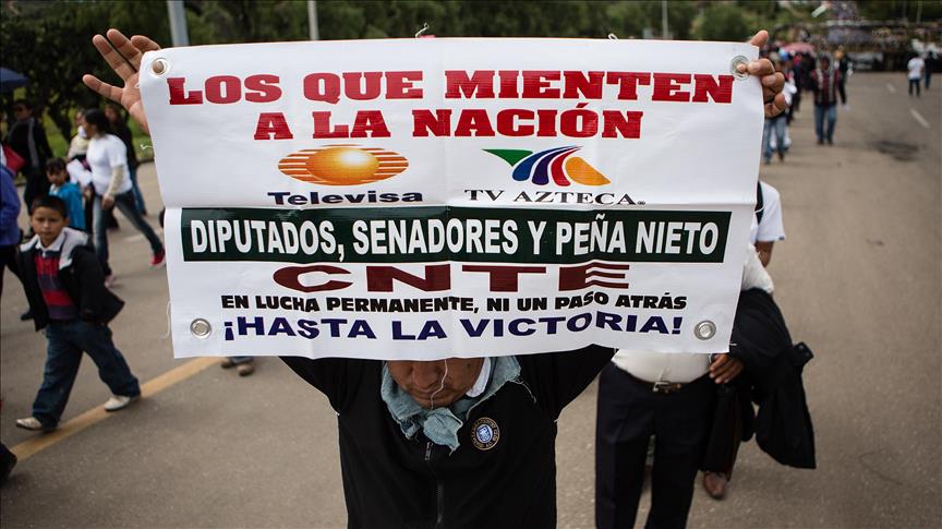 Mexicans demonstrate for missing students, dead teachers