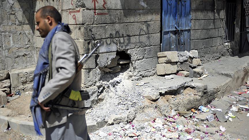 Suicide bombings kill 48 Yemeni govt troops in Mukalla