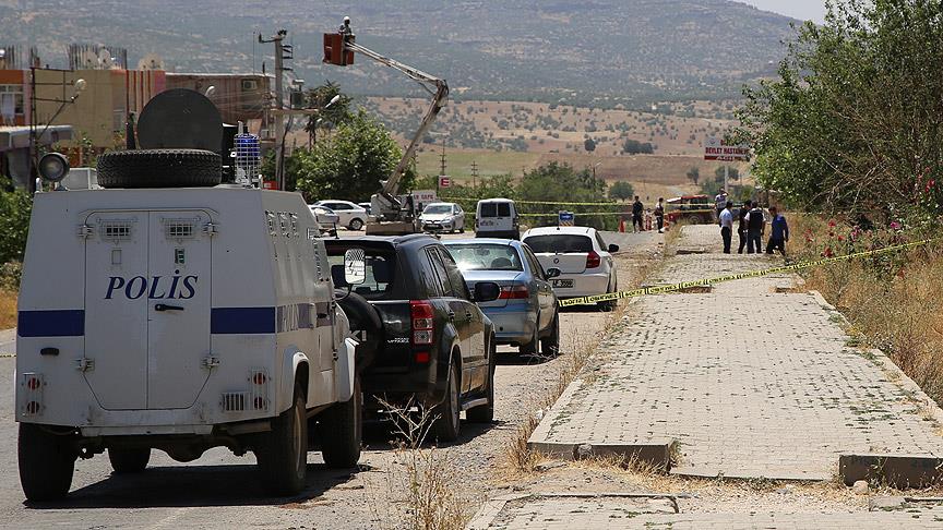 Diyarbakır'da polis aracına saldırı: 1 şehit