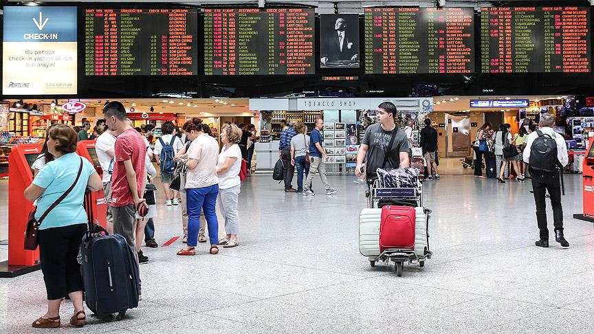 Atatürk Havalimanı'nda uçuş işlemleri sorunsuz bir şekilde devam ediyor