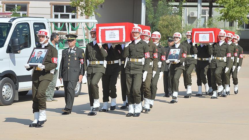 Derik'te şehit olan askerler için tören düzenlendi