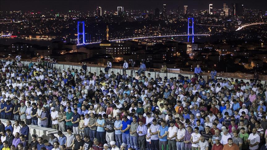 Falet namazi i parë në xhaminë më të madhe në historinë e Republikës së Turqisë