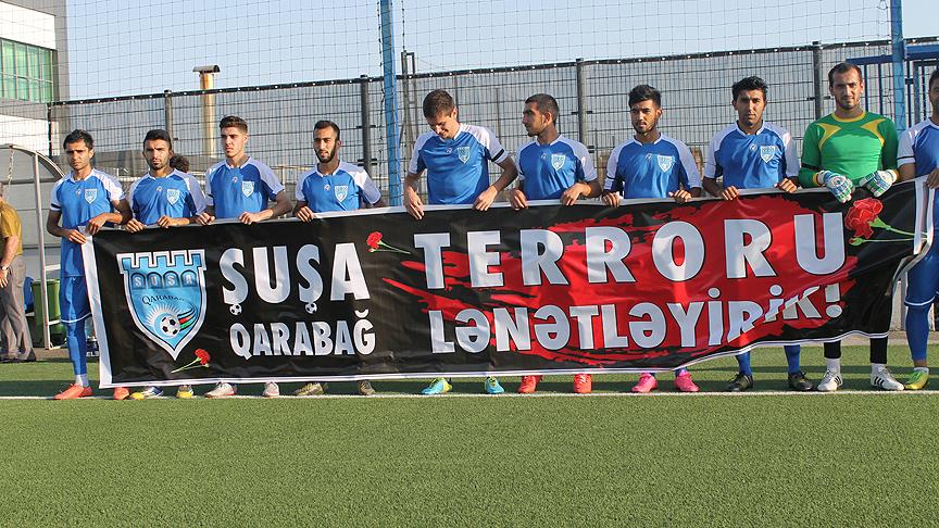 Azerbaycan'da futbolcular maça formalarında siyah kurdelelerle çıktı