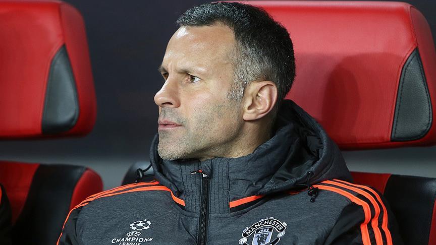 Giggs Manchester United'dan resmen ayrıldı