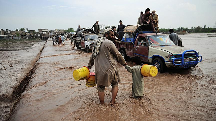 Pakistan flash floods kill dozens