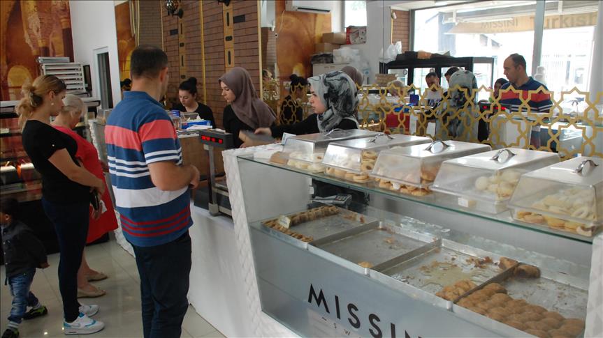 Kosovarët përgatiten të festojnë Fitër Bajramin me bakllava turke