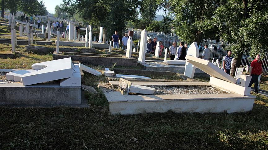 Sırbistan'daki Gaziler Mezarlığına saldırı